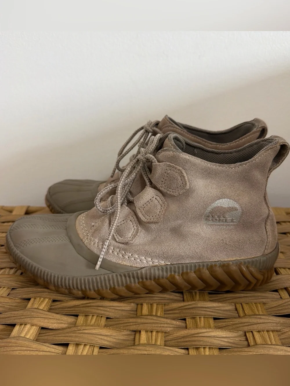 Sorel Out n About Plus Duck Ankle Boots Women’s Size 7 Taupe Gray Suede Leather